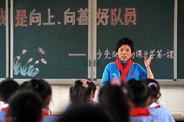 故事产生在风光如诗如画的阿根廷布宜诺斯艾利斯。卡洛斯（安东尼奥·班德拉斯 Antonio Banderas 饰）是一位剧作家，由于创作过几个成功的脚本而具有着不小的名望。卡洛斯和老婆西西莉亚（艾玛·汤普森 Emma Thompson 饰）成婚多年，两人之间的豪情一向十分恩爱。西西莉亚是一位记者，在业内小着名气，她和卡洛斯一向被伴侣们视为一对金童玉女，十分相配。